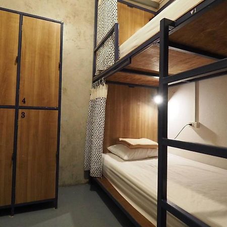 I-Sleep Silom Hostel Бангкок Екстер'єр фото