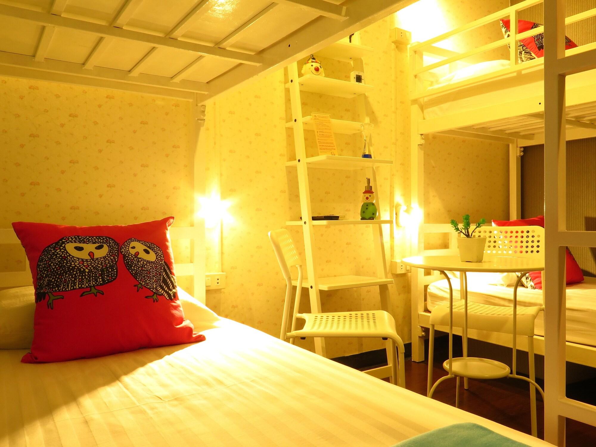 I-Sleep Silom Hostel Бангкок Екстер'єр фото