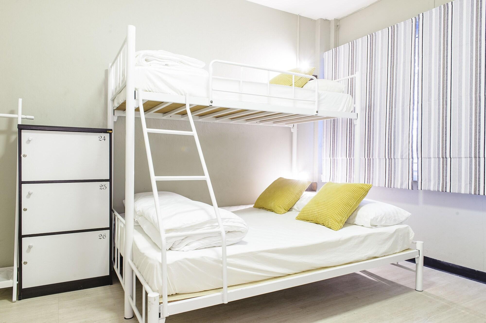 I-Sleep Silom Hostel Бангкок Екстер'єр фото