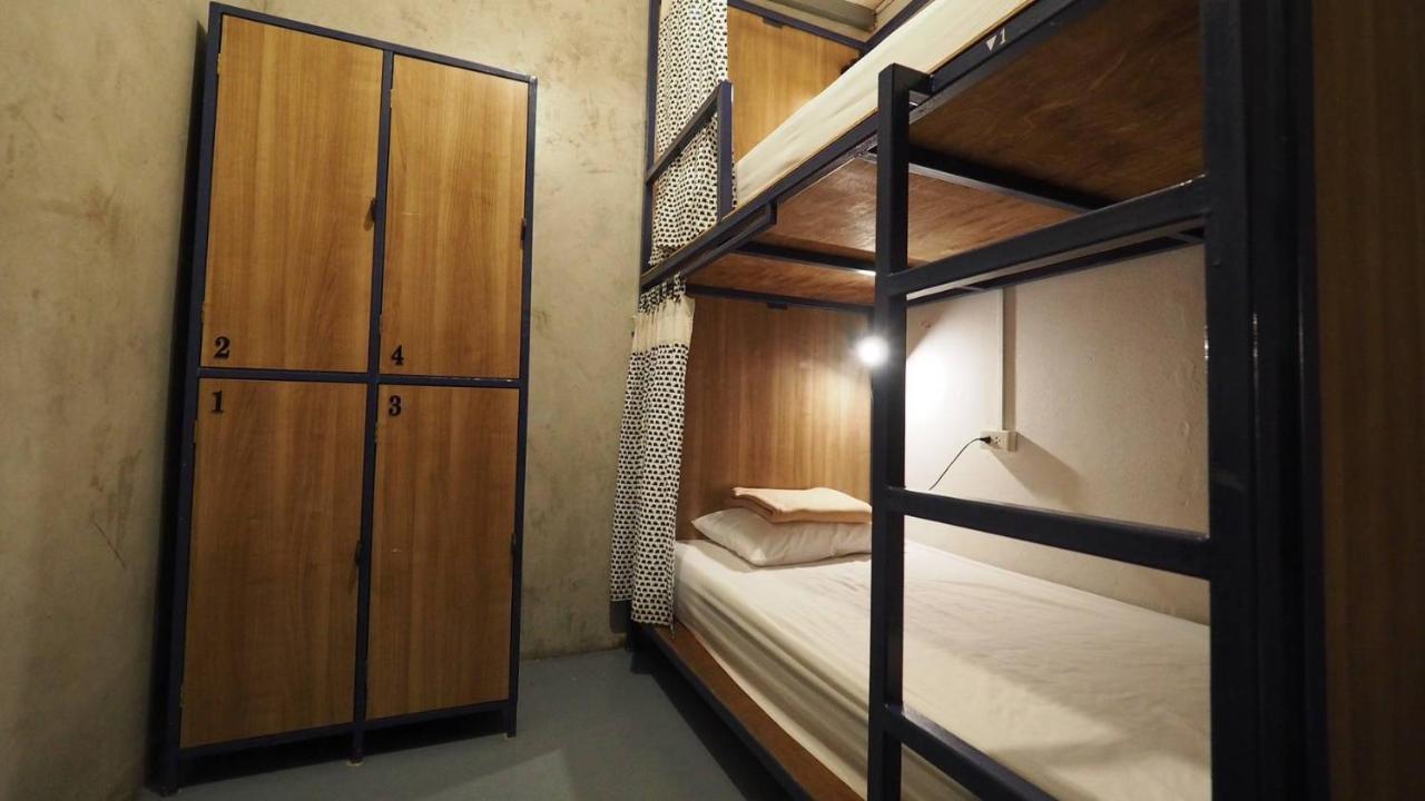 I-Sleep Silom Hostel Бангкок Екстер'єр фото